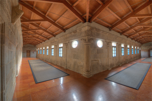 Piso superior dle claustro de los dormitorios del minasterio de San Clodio de Leiro 